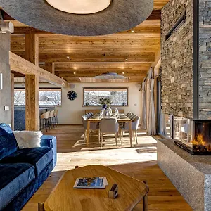 https://chalet-josephine-les-bois.hotels-rhonealpes.com